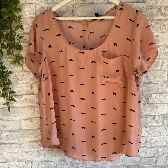 Torrid novelty mustache print blouse women’s size 0 pink - Picture 1 of 4